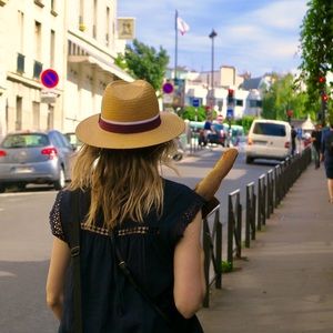 Meet your Posher, Laura